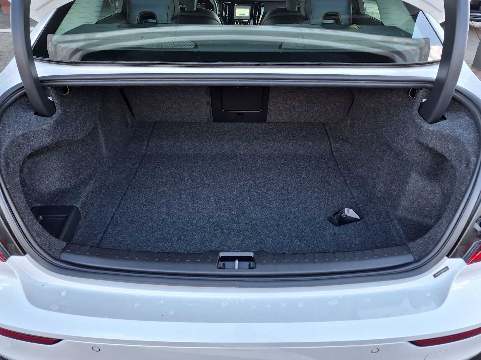 2024 Volvo S60 Plus Dark Theme