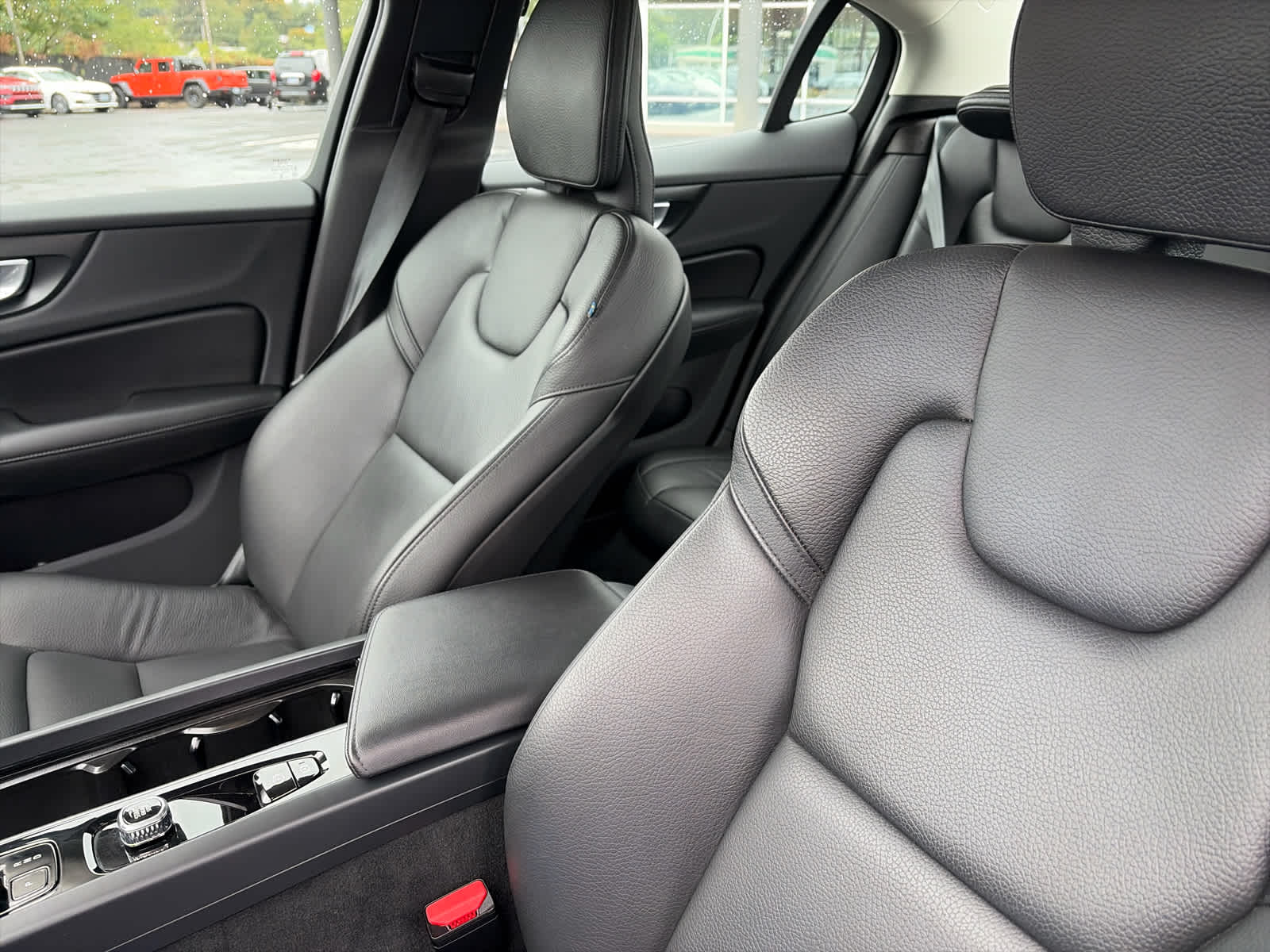 2024 Volvo S60 Plus Dark Theme