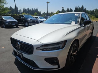 2024 Volvo S60 Plus Dark Theme