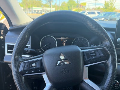 2022 Mitsubishi Outlander ES