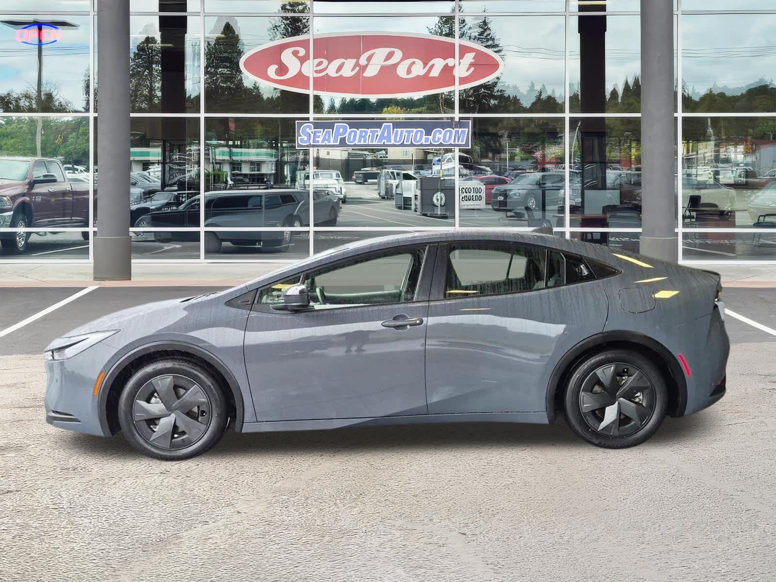 2025 Toyota Prius LE