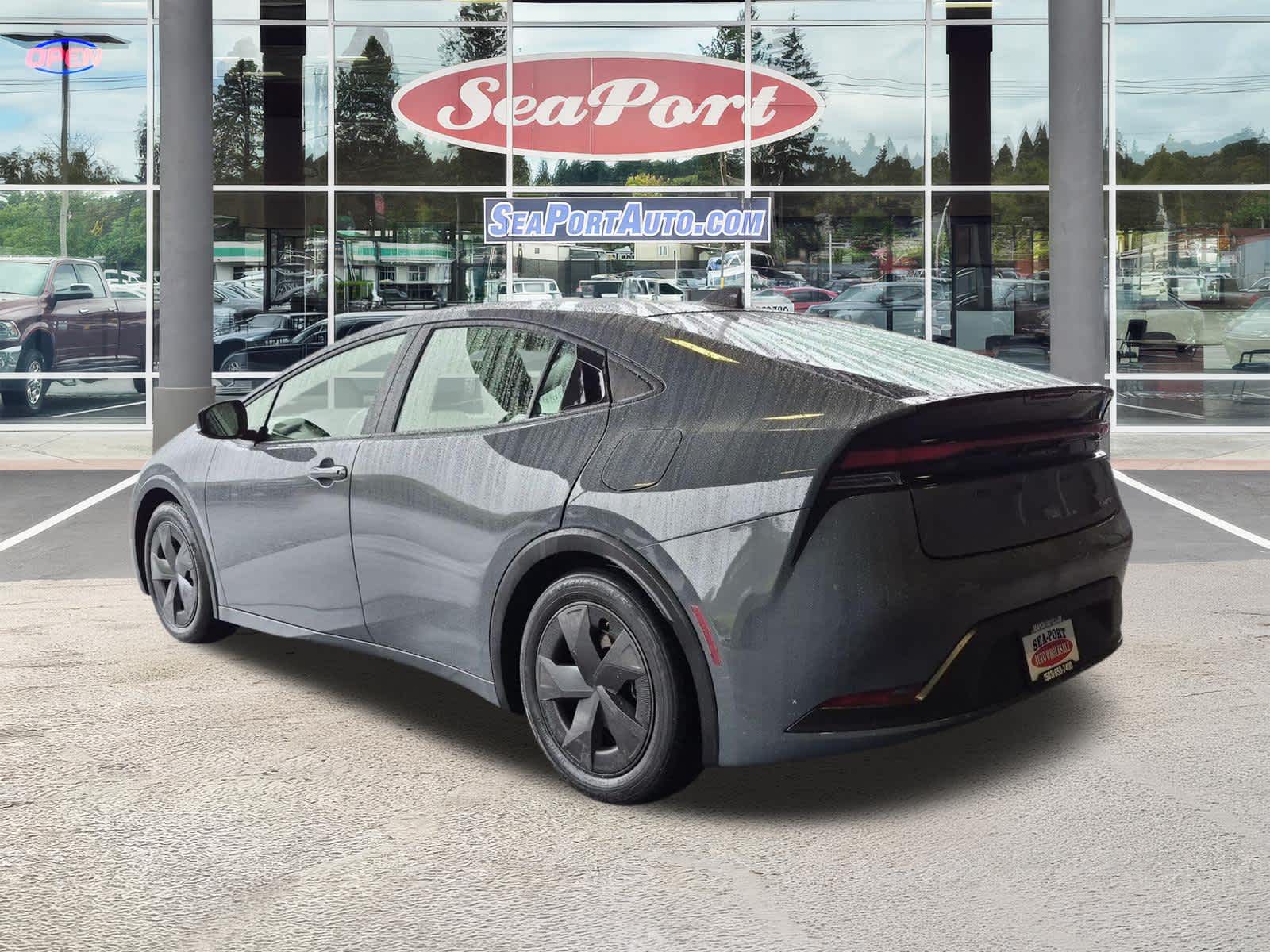 2025 Toyota Prius LE