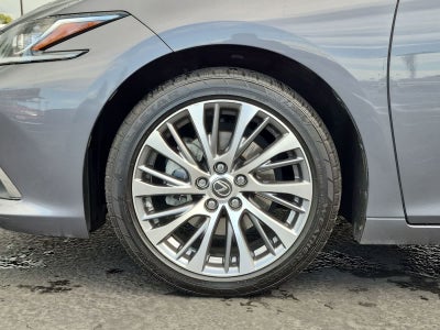 2019 Lexus ES 300h 