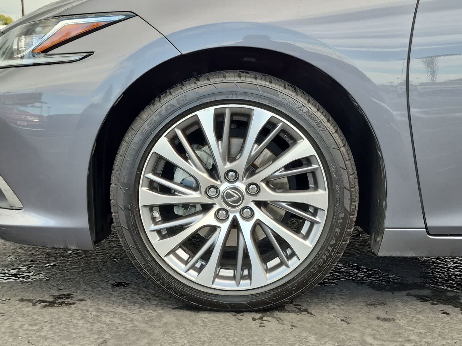 2019 Lexus ES 300h 