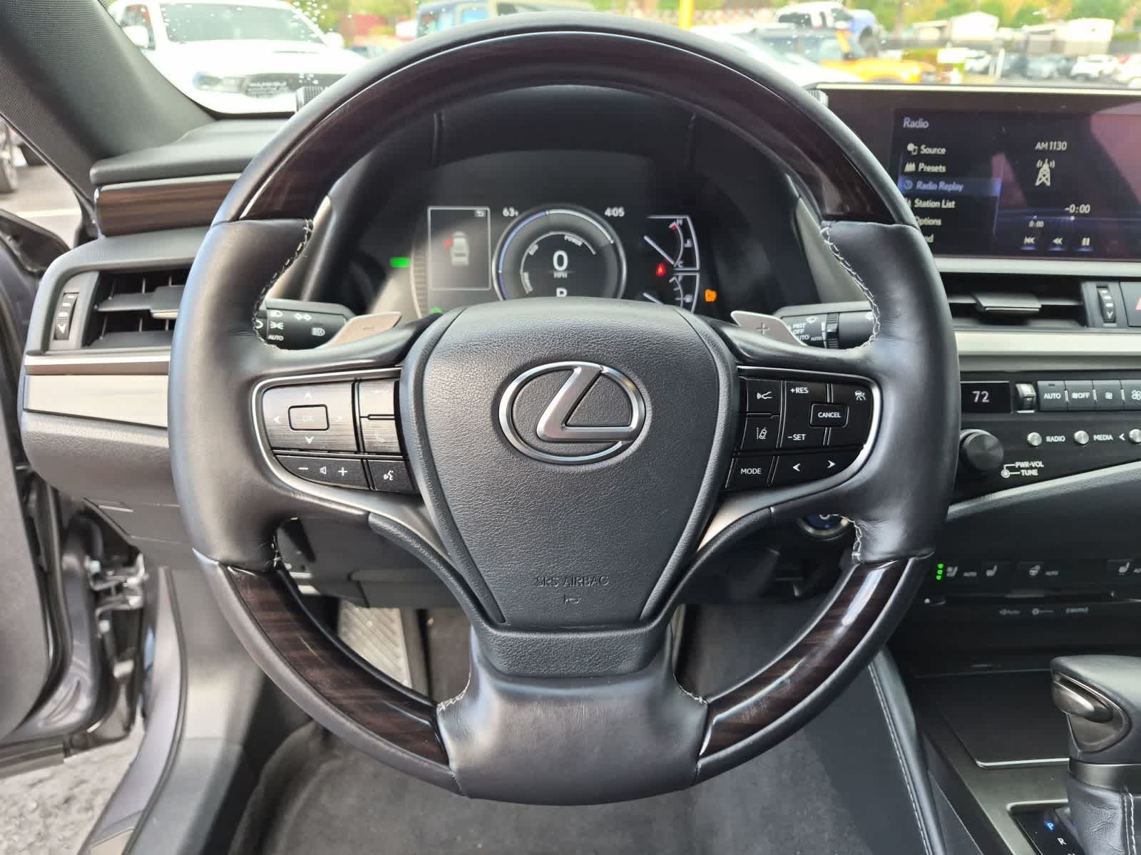 2019 Lexus ES 300h 