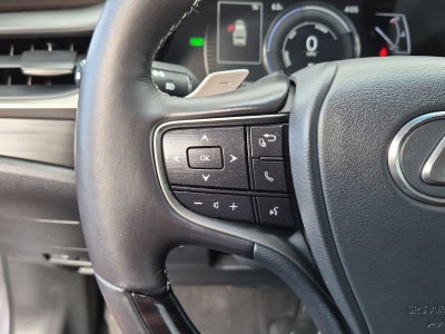 2019 Lexus ES 300h 