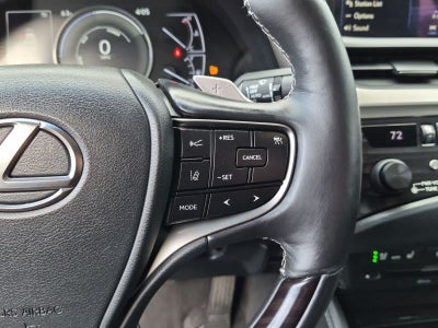 2019 Lexus ES 300h 
