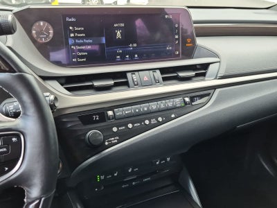 2019 Lexus ES 300h 