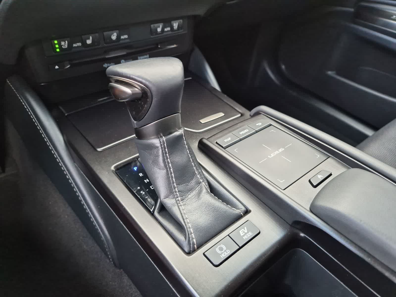 2019 Lexus ES 300h 