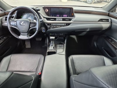 2019 Lexus ES 300h 