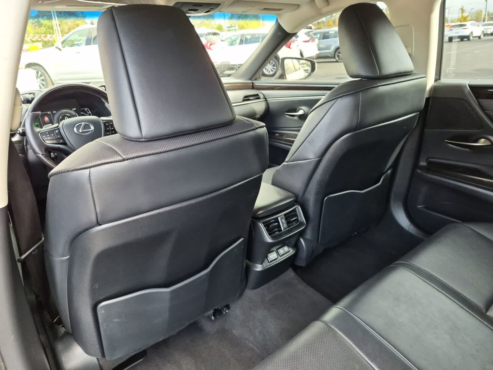 2019 Lexus ES 300h 