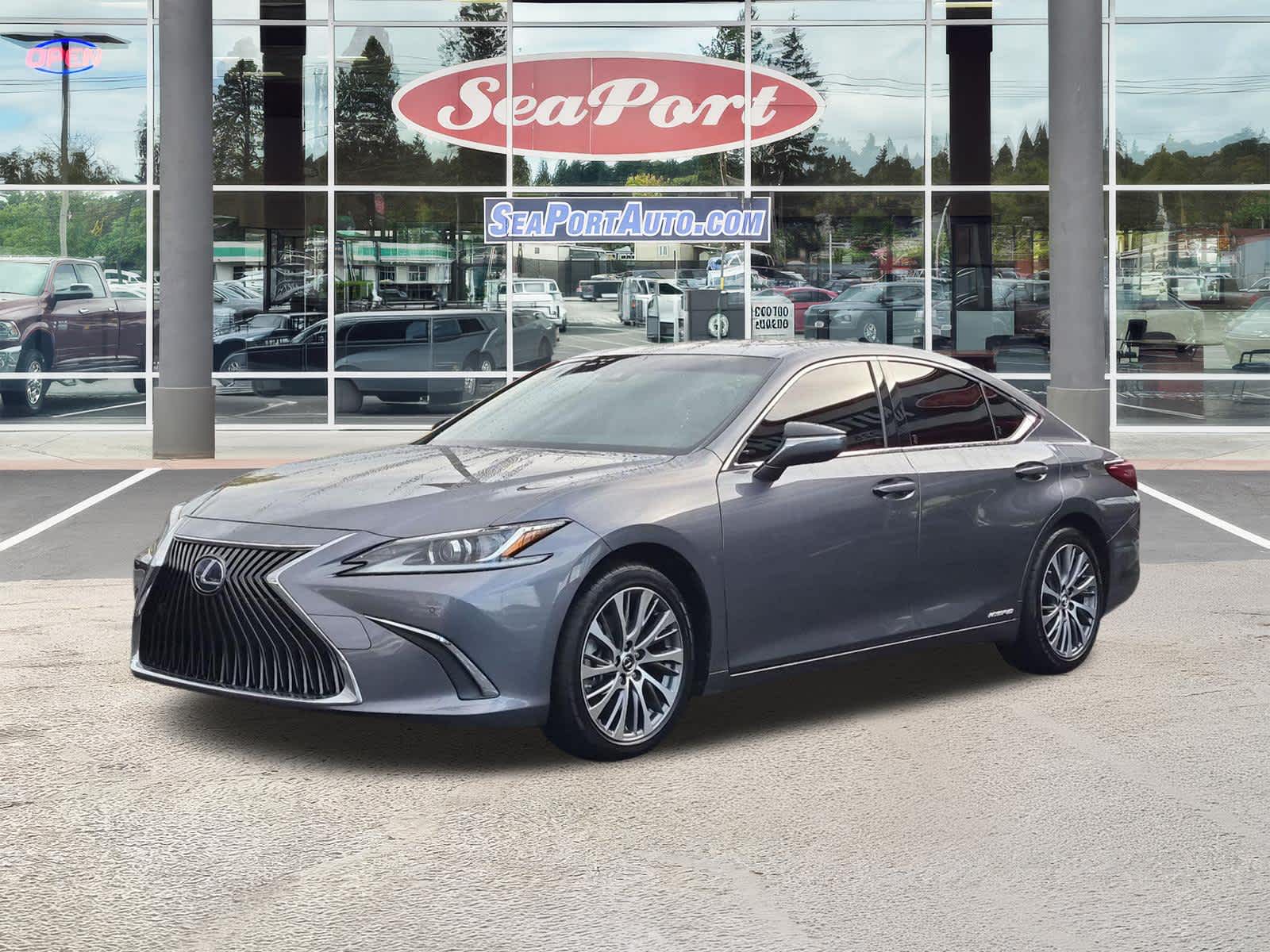 2019 Lexus ES 300h 