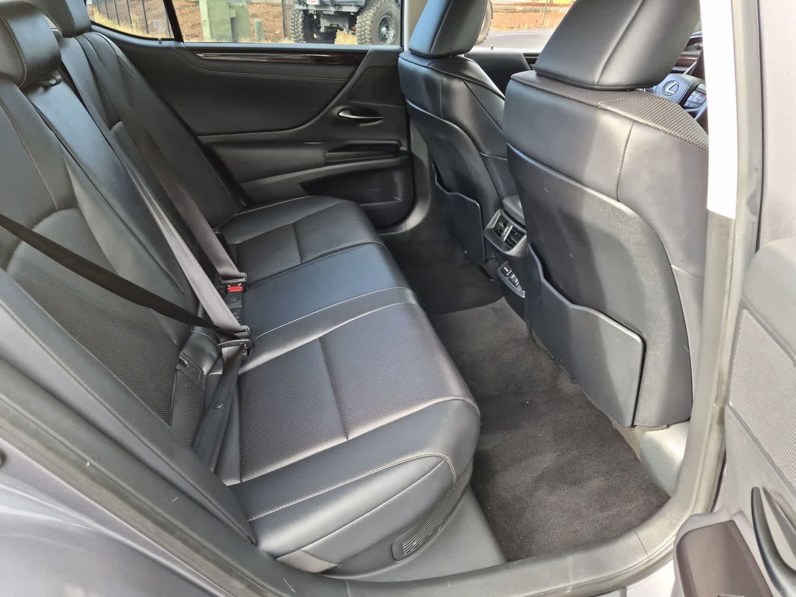 2019 Lexus ES 300h 