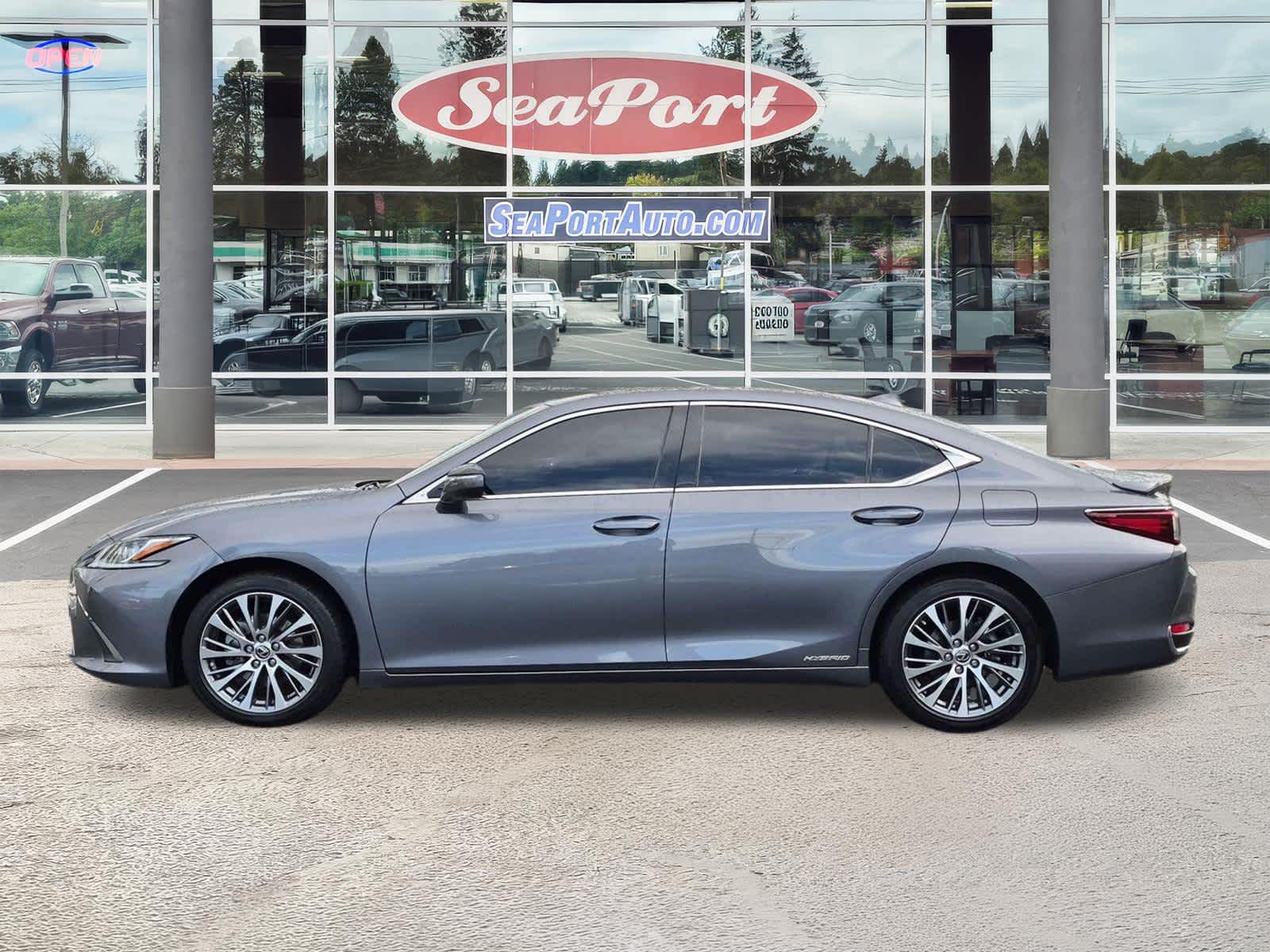 2019 Lexus ES 300h 
