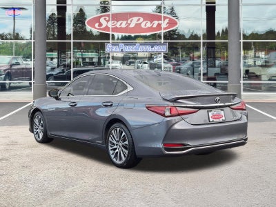 2019 Lexus ES 300h 