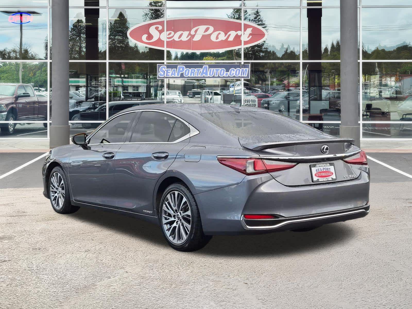2019 Lexus ES 300h 