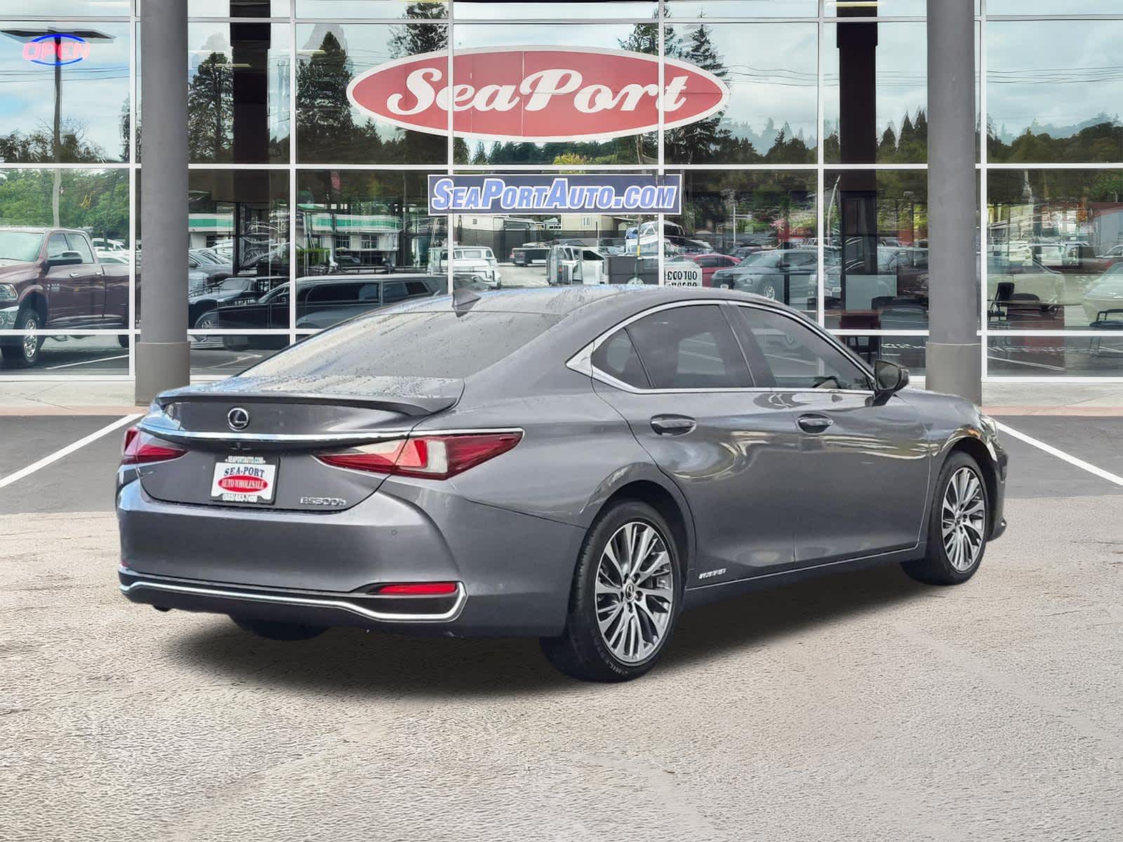 2019 Lexus ES 300h 
