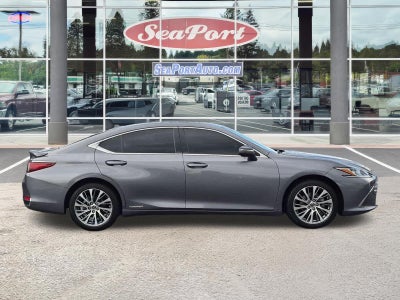 2019 Lexus ES 300h 