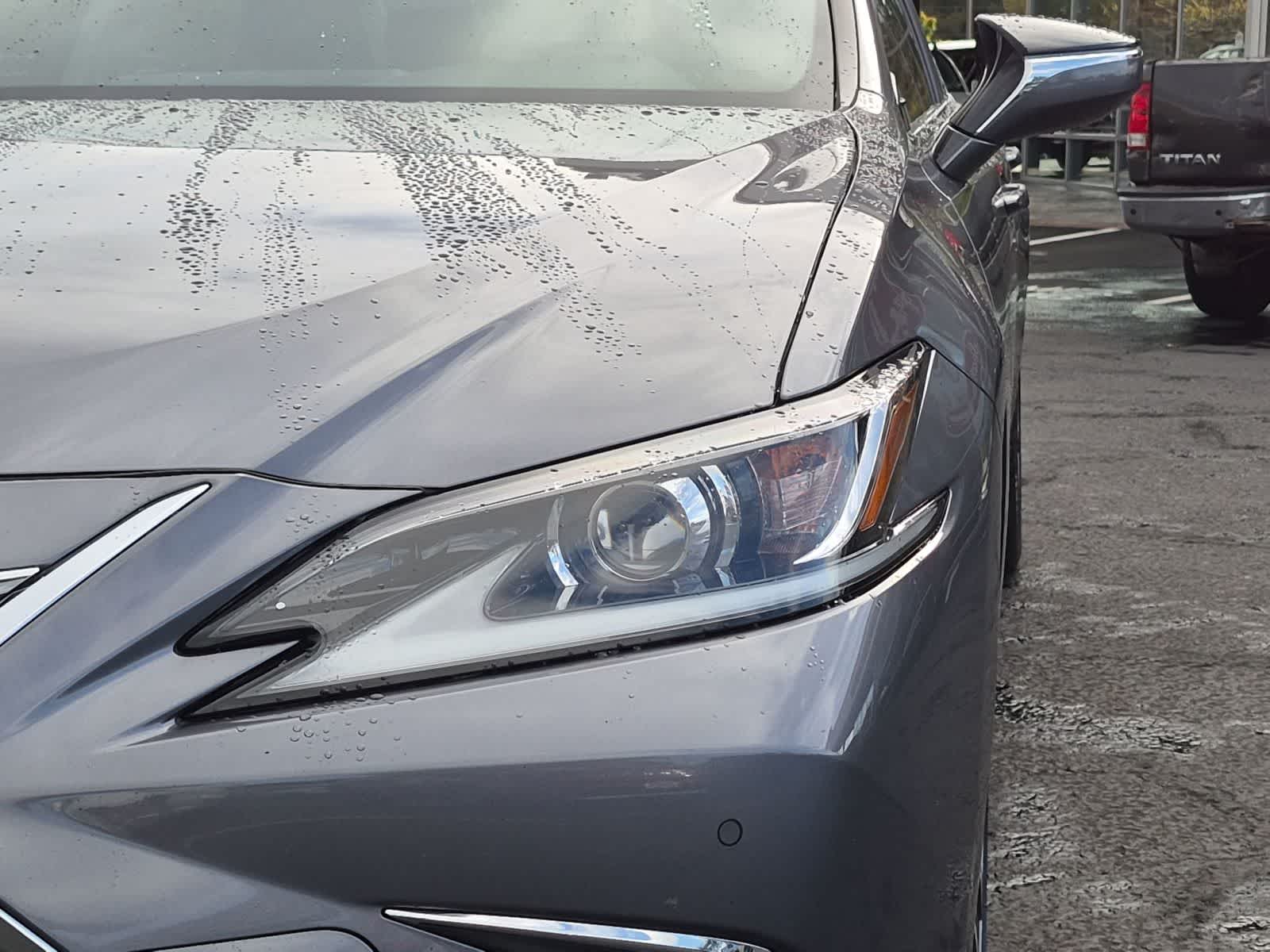 2019 Lexus ES 300h 