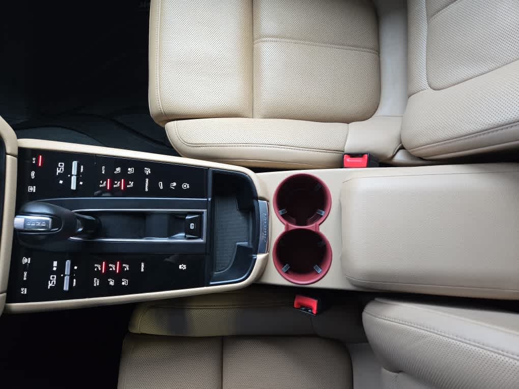 2025 Porsche Macan T