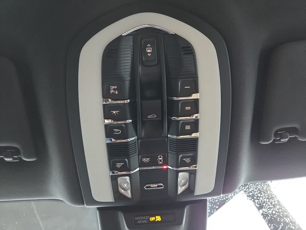 2025 Porsche Macan T