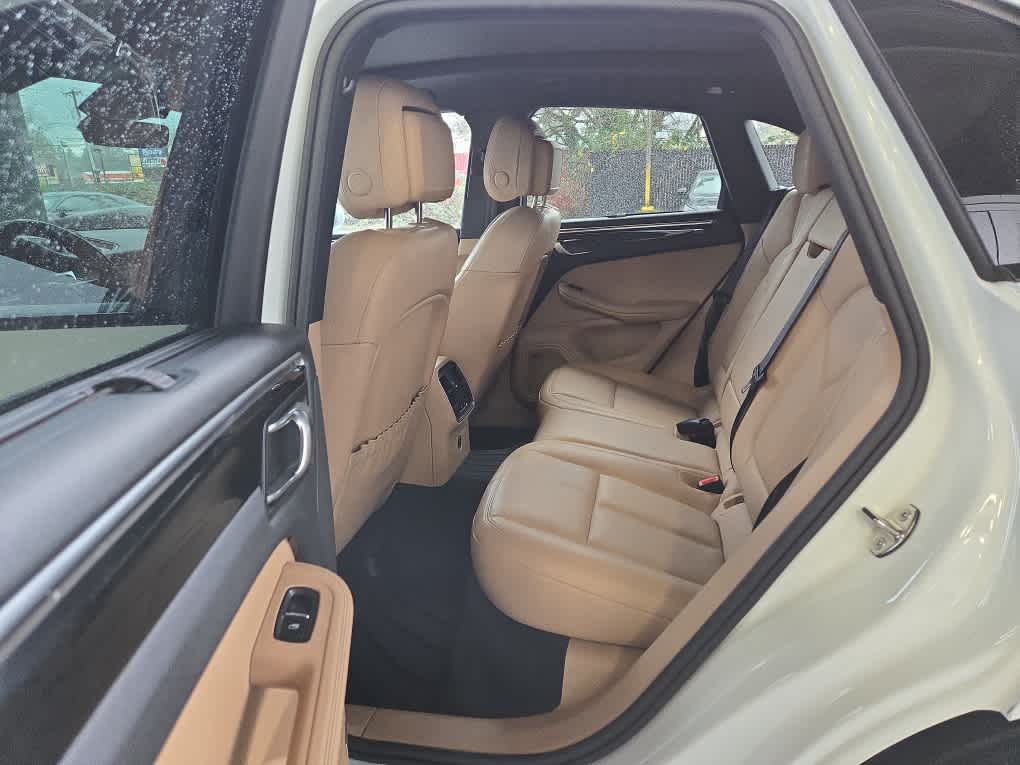 2025 Porsche Macan T