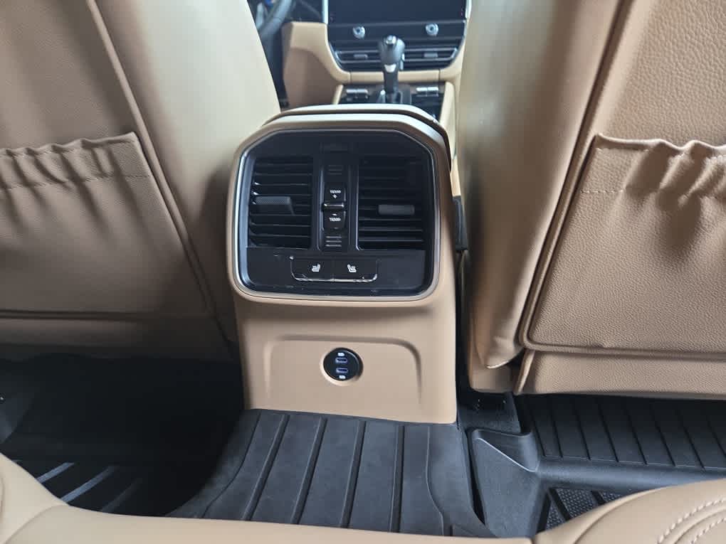 2025 Porsche Macan T