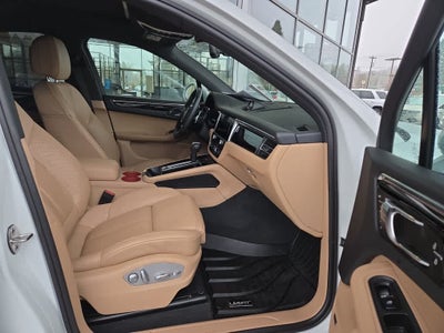 2025 Porsche Macan T