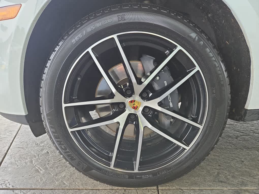 2025 Porsche Macan T