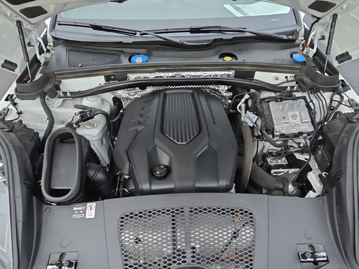 2025 Porsche Macan T