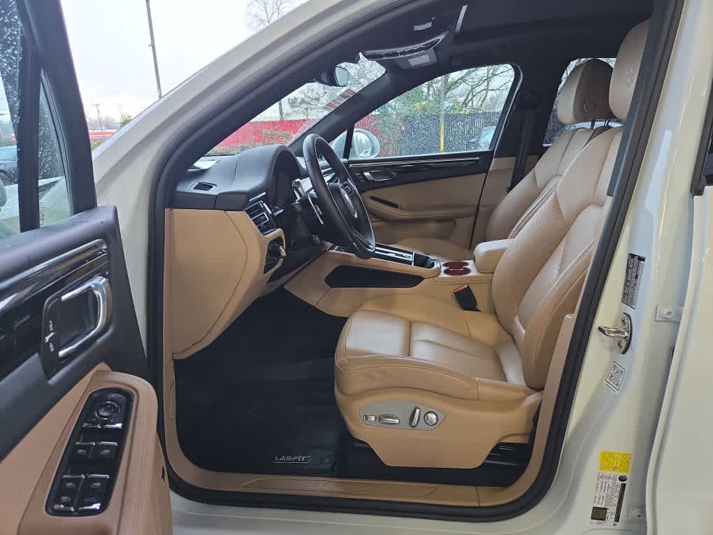 2025 Porsche Macan T