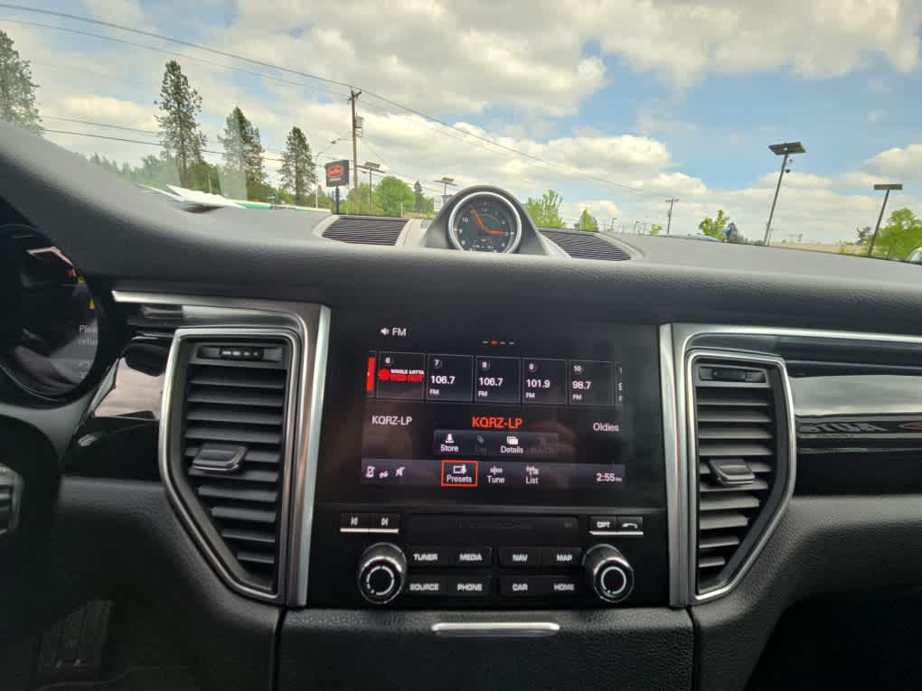 2017 Porsche Macan Base