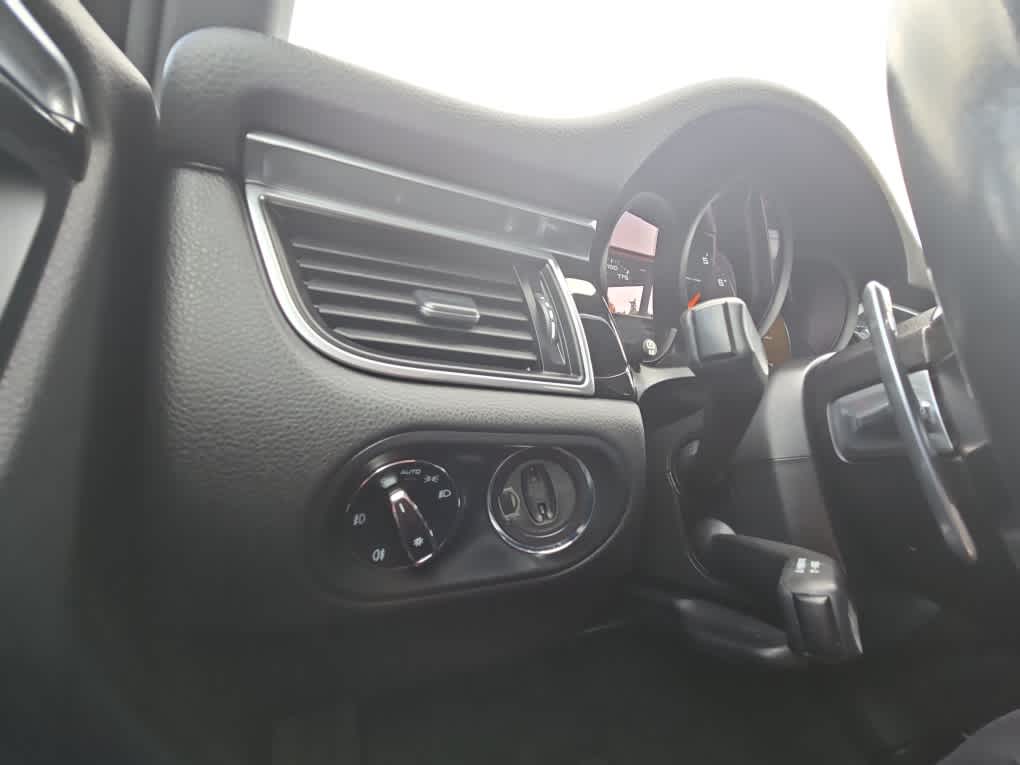 2017 Porsche Macan Base