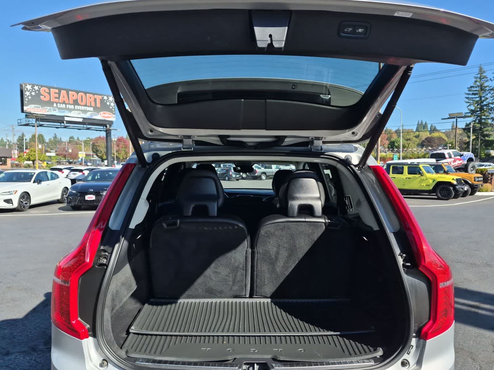 2023 Volvo XC90 Core